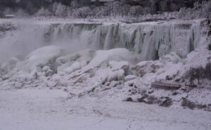 frozen niagara falls